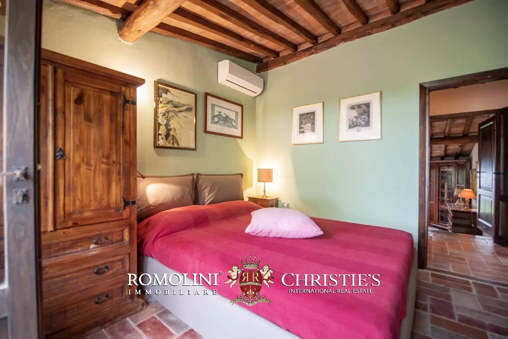6 Bedroom Villa/Townhouse's Image 28