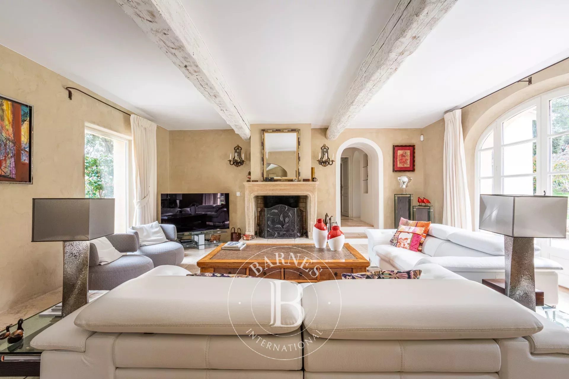 Close to Aix-en-Provence – Exceptional Bastide with Pool and 5 Bedrooms - picture 8