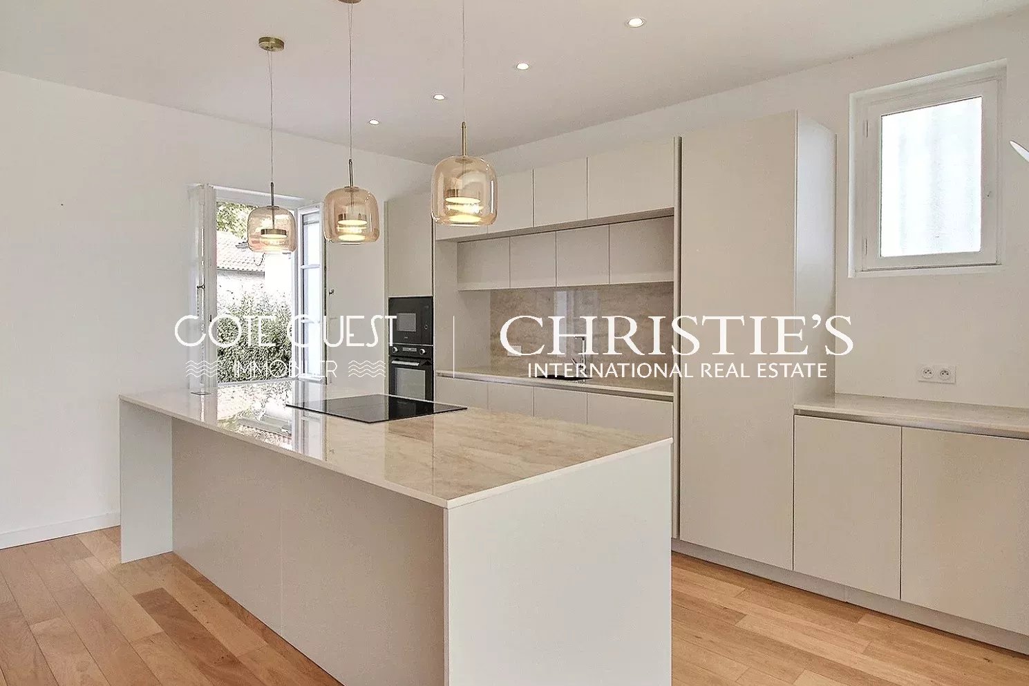 5 Bedroom Villa/Townhouse's Image 6