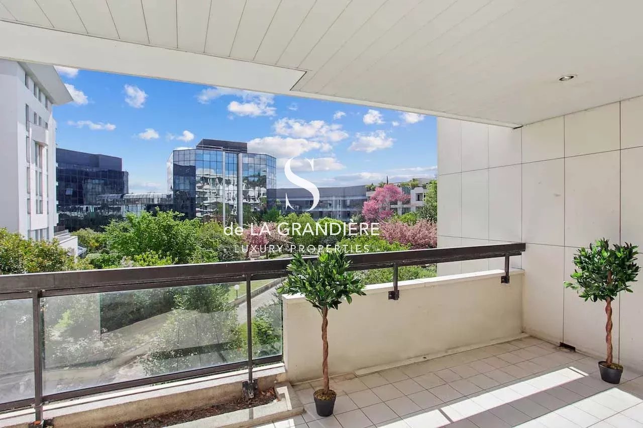 Suresnes - Centre ville, appartement familial avec terrasse - 3 chambres