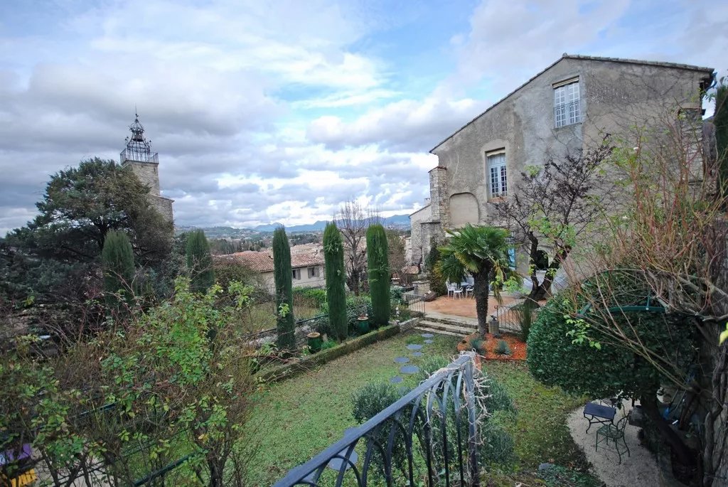 À acheter à Vaison-La-Romaine : immobilier de prestige : maison