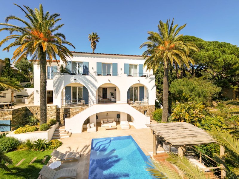 SAINTE-MAXIME - VILLA DE CARACTERE - VUE MER PANORAMIQUE - PISCINE - GARAGE - PROCHE CENTRE-VILLE
