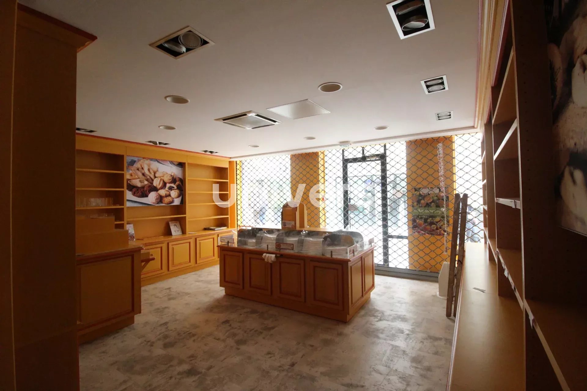 LOCAL COMMERCIAL – EMPLACEMENT N°1 EN ZONE PIÉTONNE À VALENCE