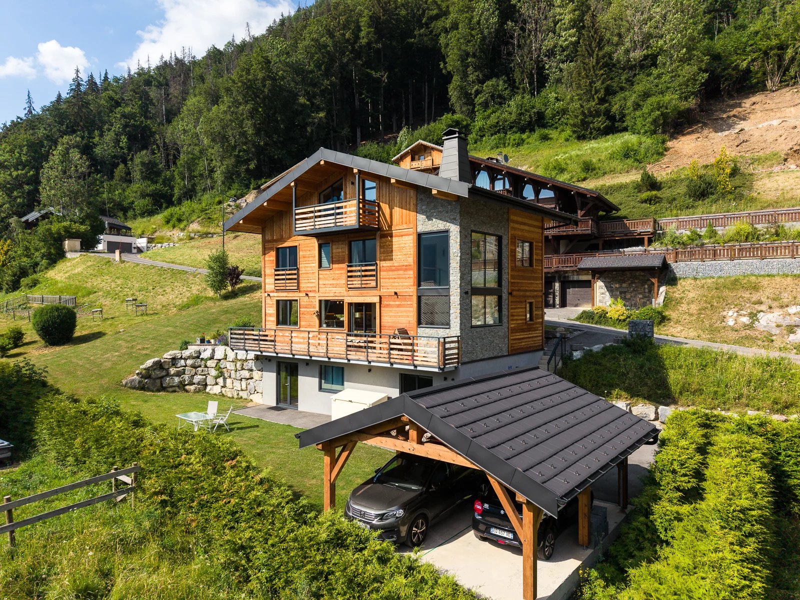 Photo of MONTRIOND – Modern 6-bedroom chalet with panoramic views and A rating