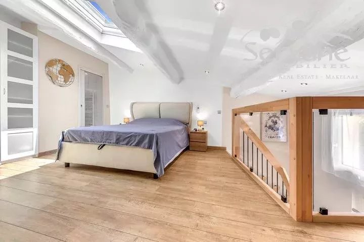 SUPERB ONE BEDROOM APARTMENT IN DUPLEX