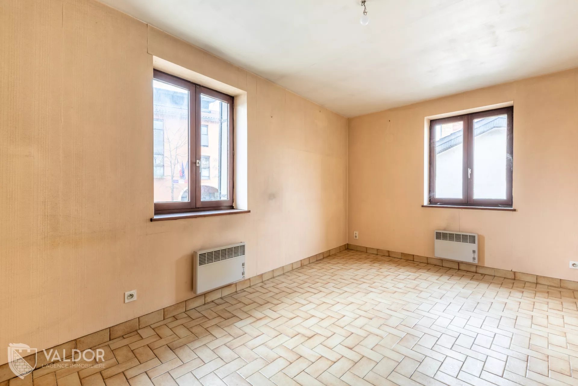 Maison de village à rénover avec garage