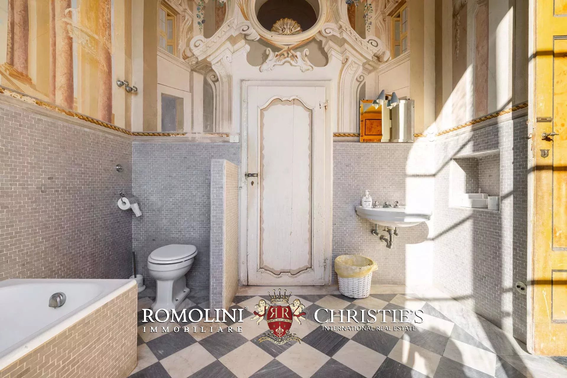 14 Bedroom Villa/Townhouse's Image 43