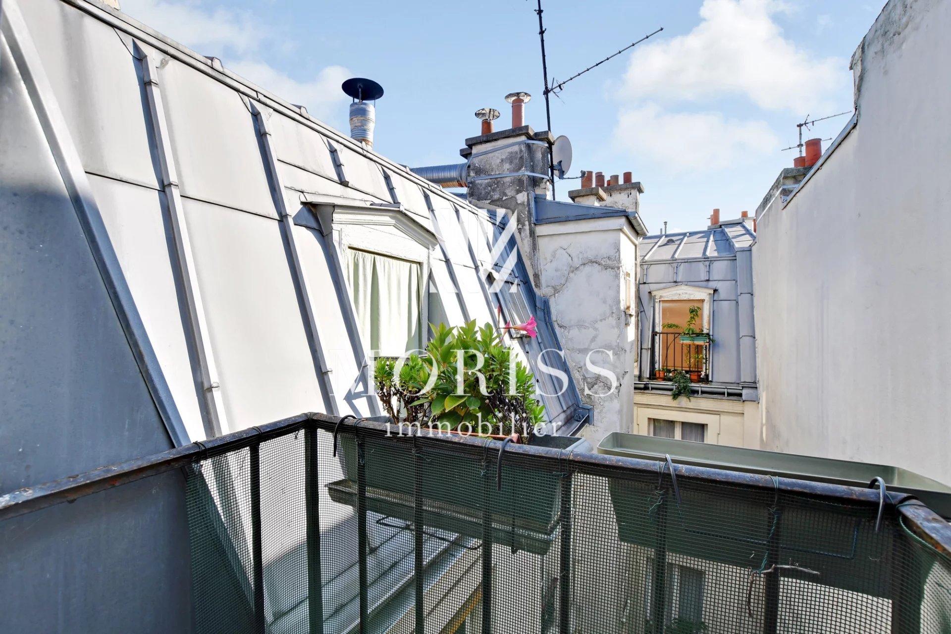 STUDIO AVEC BALCONNET  - ABBESSES - 75018 - Image 1