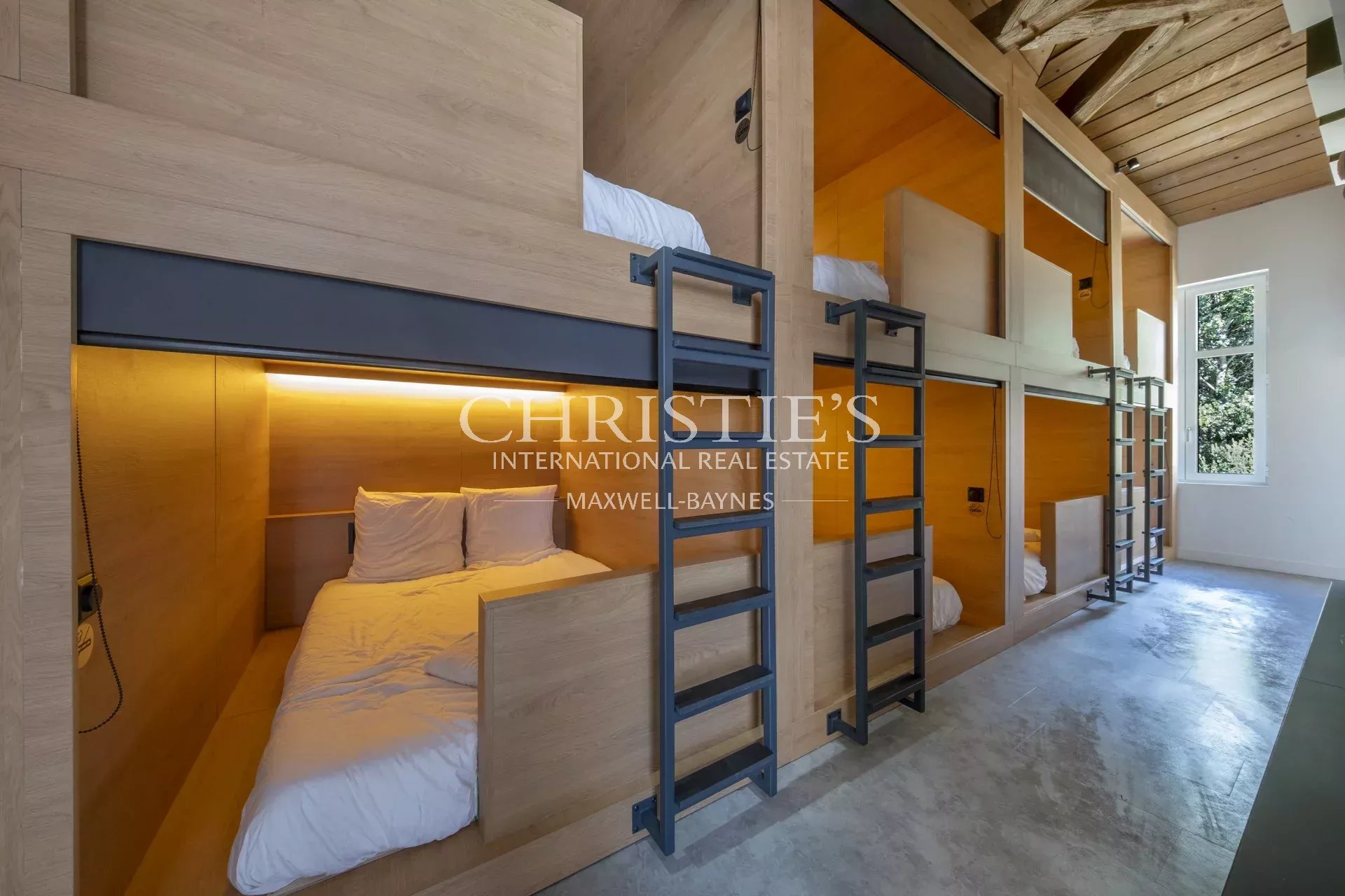 13 Bedroom Villa/Townhouse's Image 27