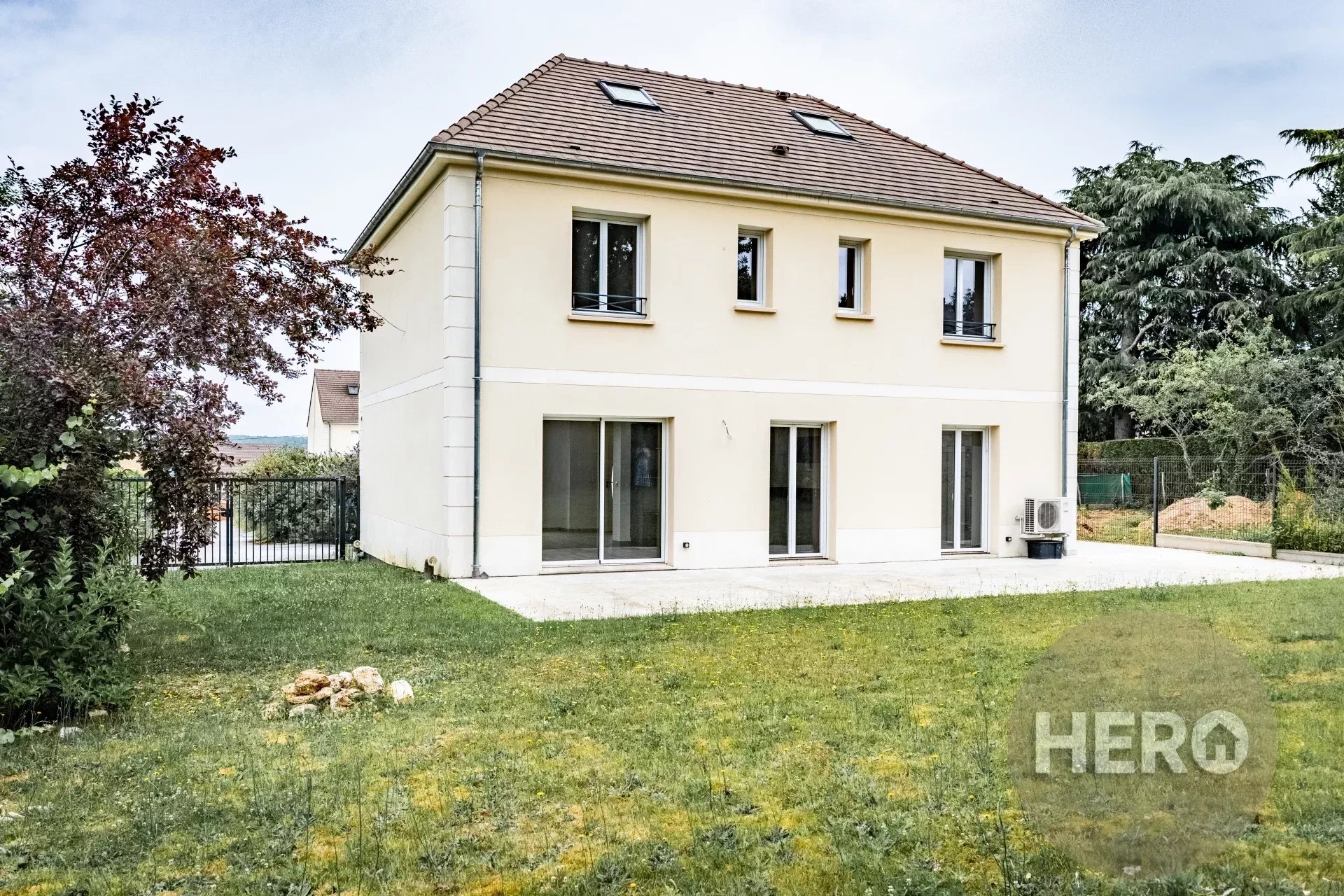 Maurepas - Maison contemporaine avec sous-sol avec vue dégagée