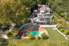 Saint-Paul-de-Vence – Elegant Neo-Provençal Property — photo 2 of 7