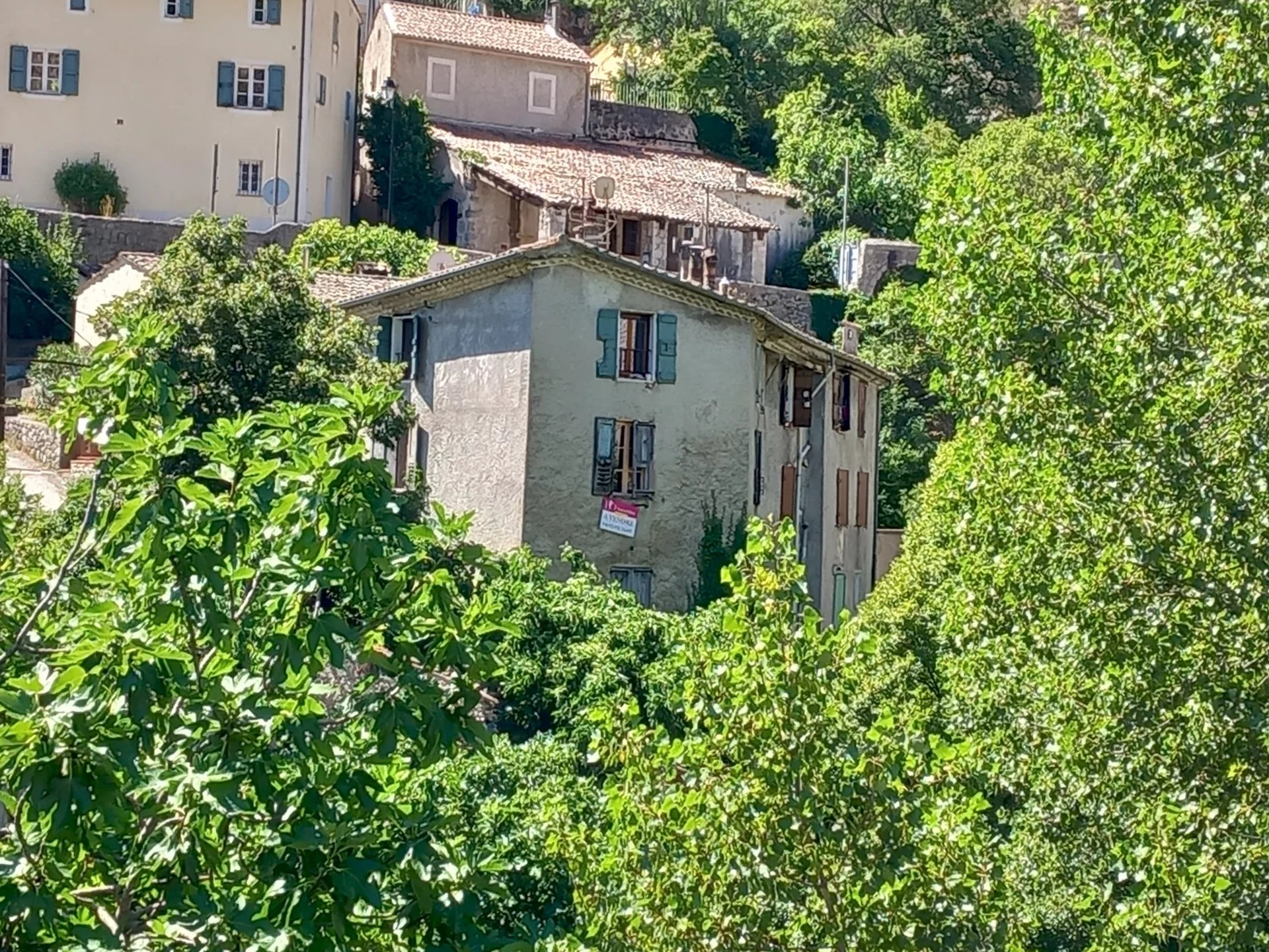 ENTREVAUX 3P A RENOVER - VUE DEGAGEE
