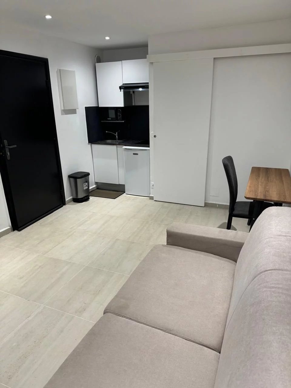 BEAU STUDIO RENOVE A BAS-DU-FORT