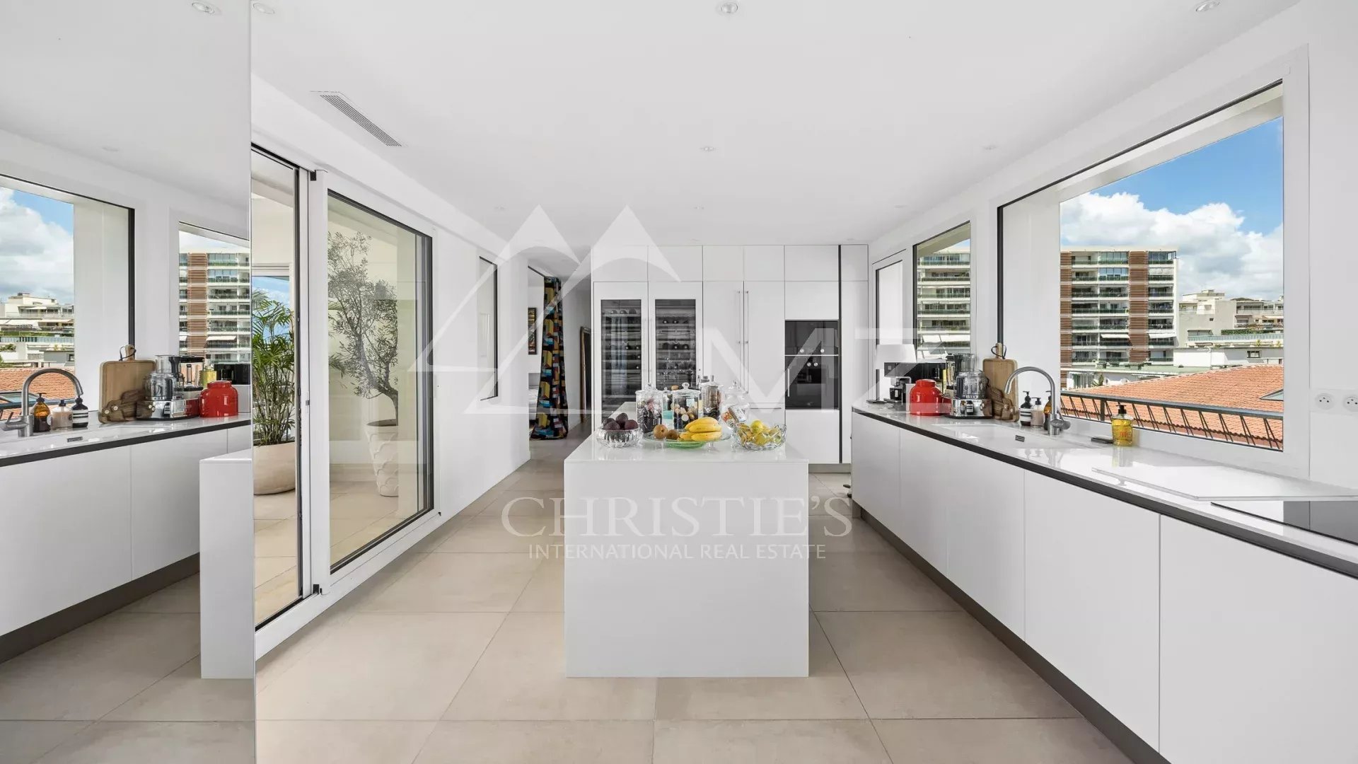 3 Bedroom Apartment/Flat's Image 3