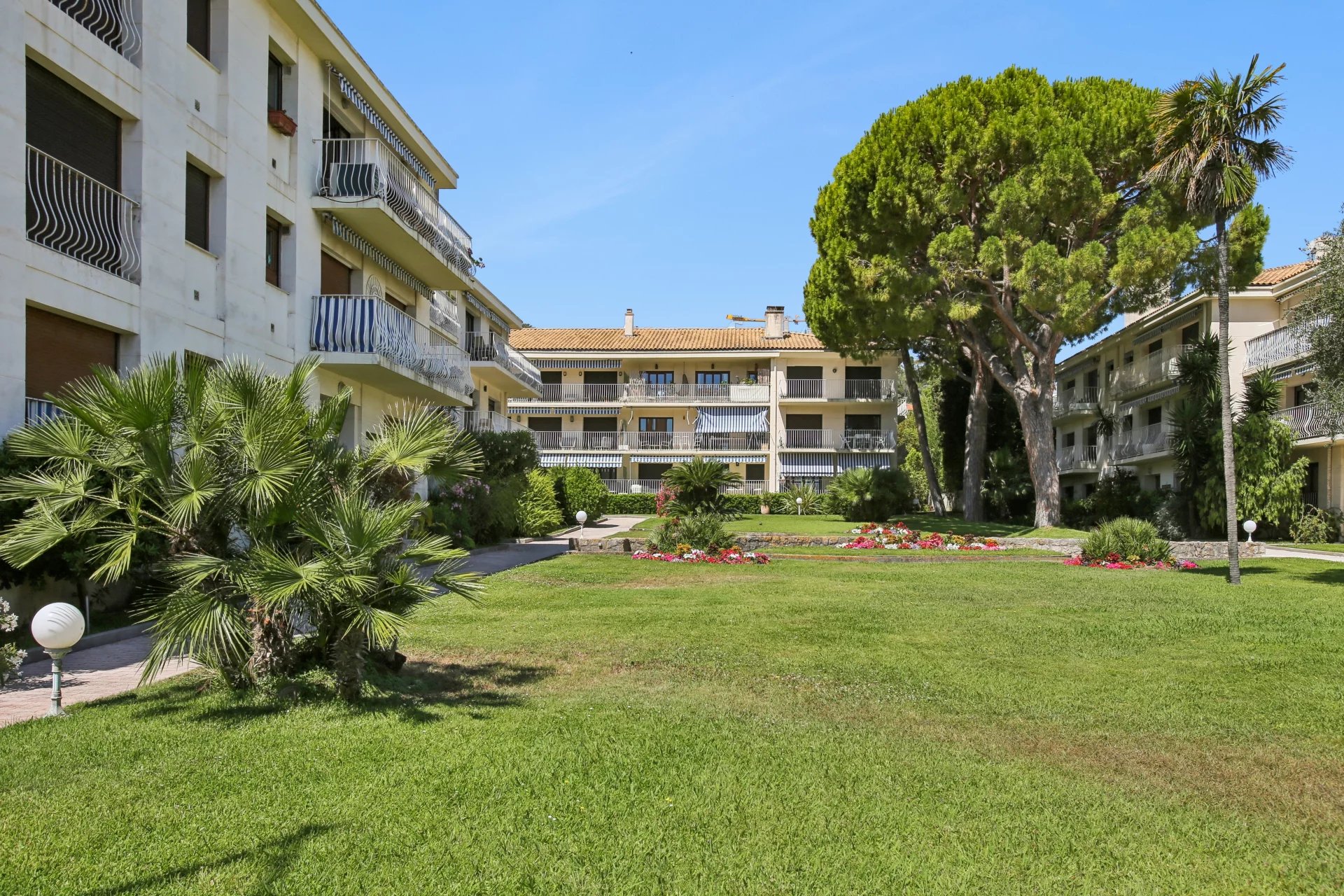 Appartement 3/4 pièces avec de grandes terrasses et vue mer au cœur du village de Saint-Jean-Cap-Ferrat