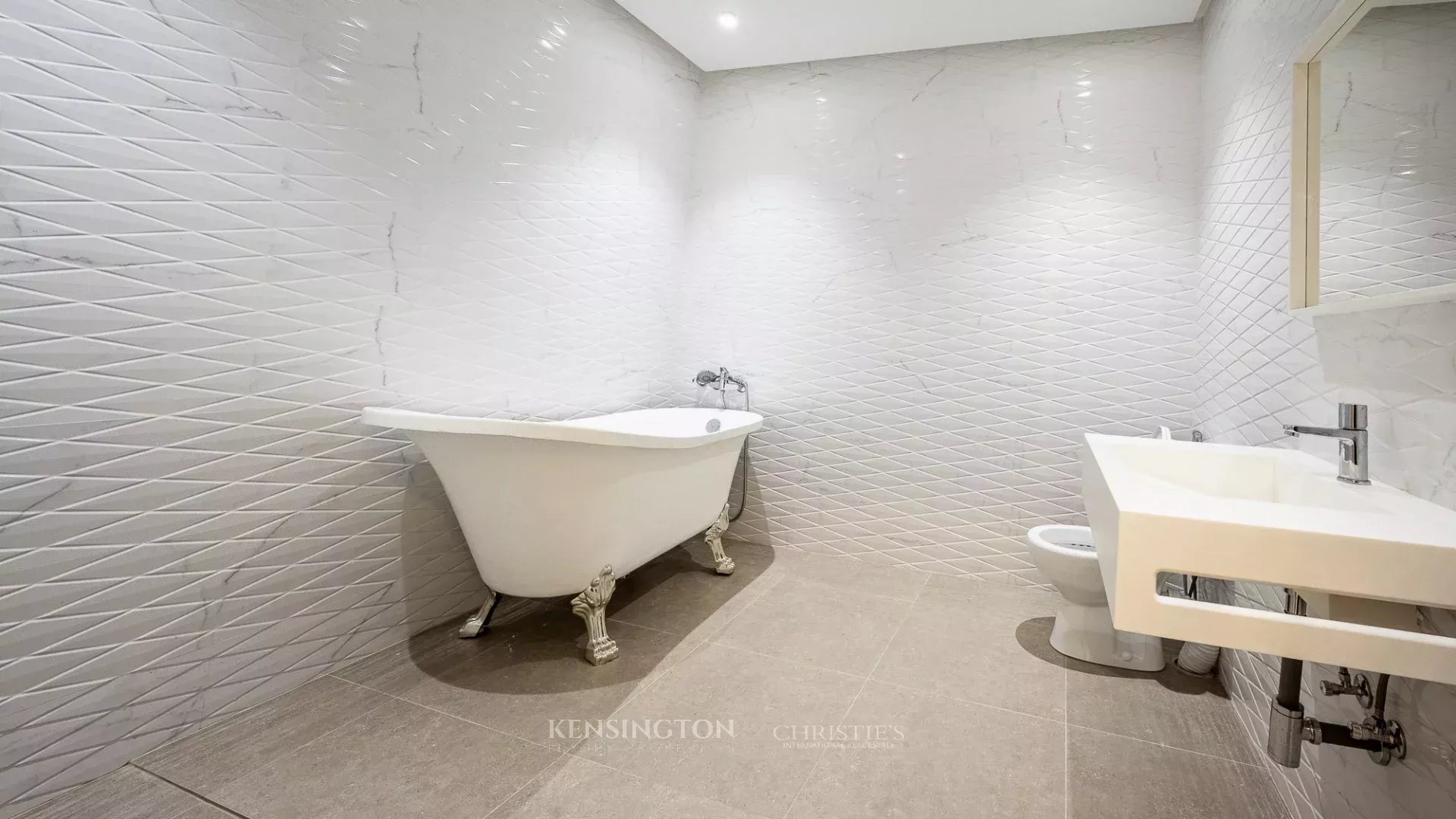 5 Bedroom Villa/Townhouse's Image 24