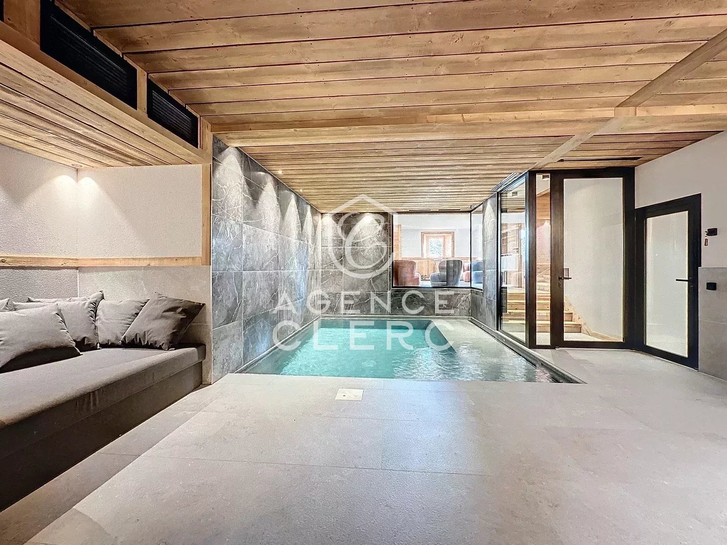 6 Bedroom Villa/Townhouse's Image 18