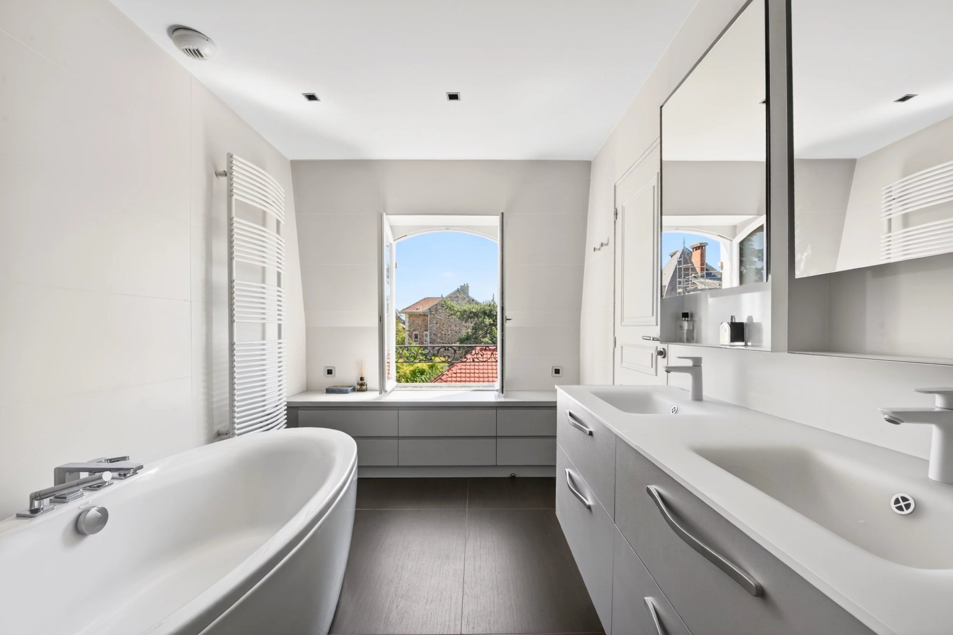5 Bedroom Villa/Townhouse's Image 6