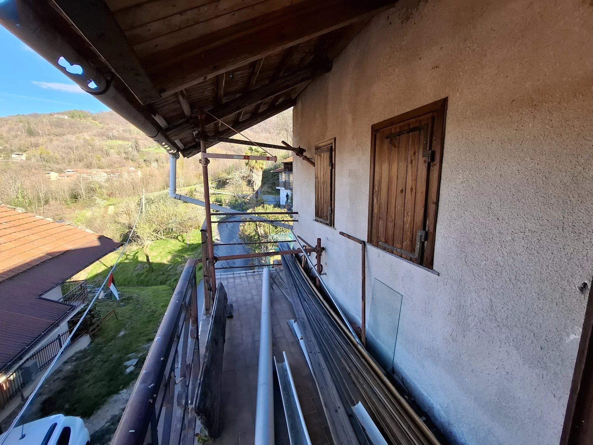 CASA DI AMPIA METRATURA A ROCCA