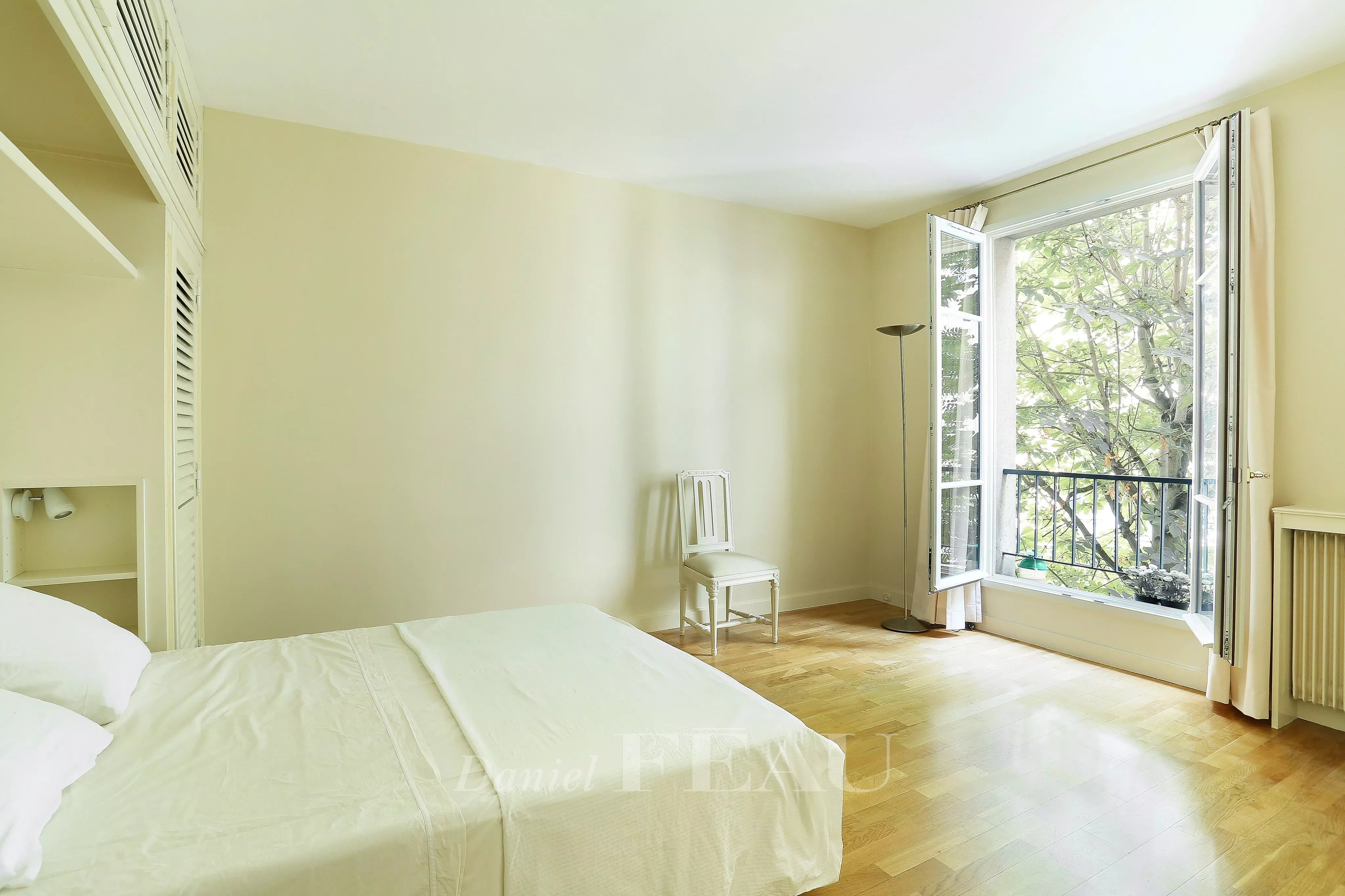 Bedroom Natural light Wooden floor