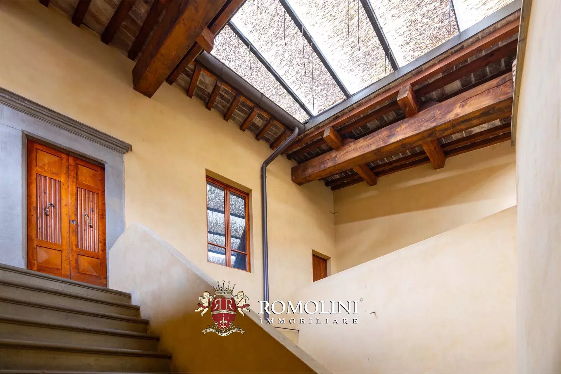 8 Bedroom Villa/Townhouse's Image 8