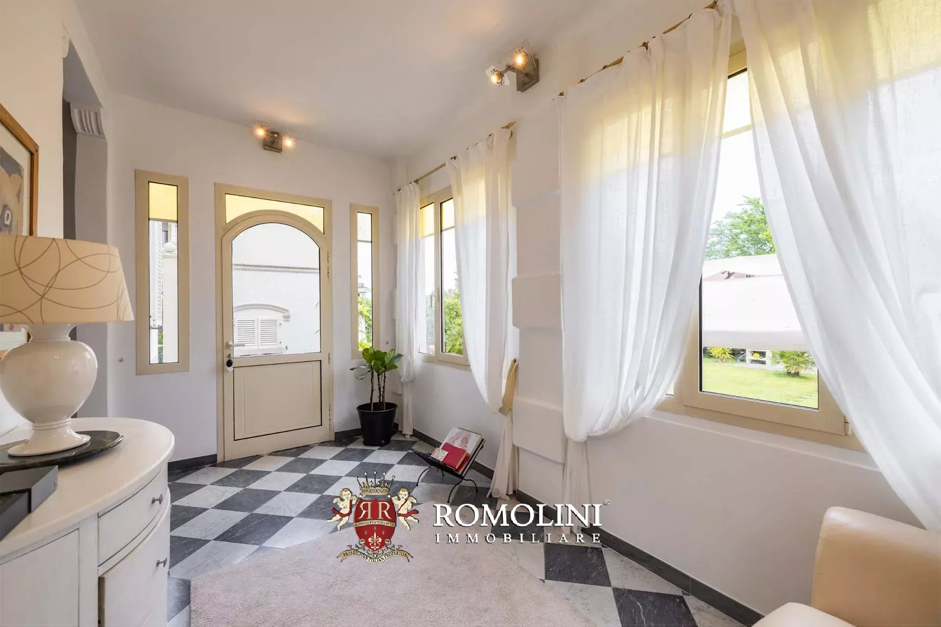 6 Bedroom Villa/Townhouse's Image 25