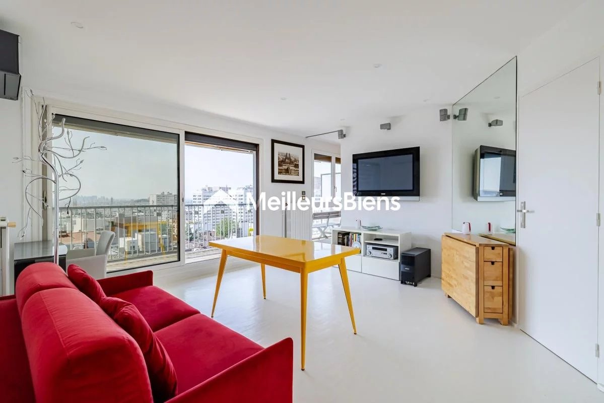 PARIS 20e – DERNIER ÉTAGE – VUE PANORAMIQUE SUR PARIS – BALCON 13 M² – PARKING