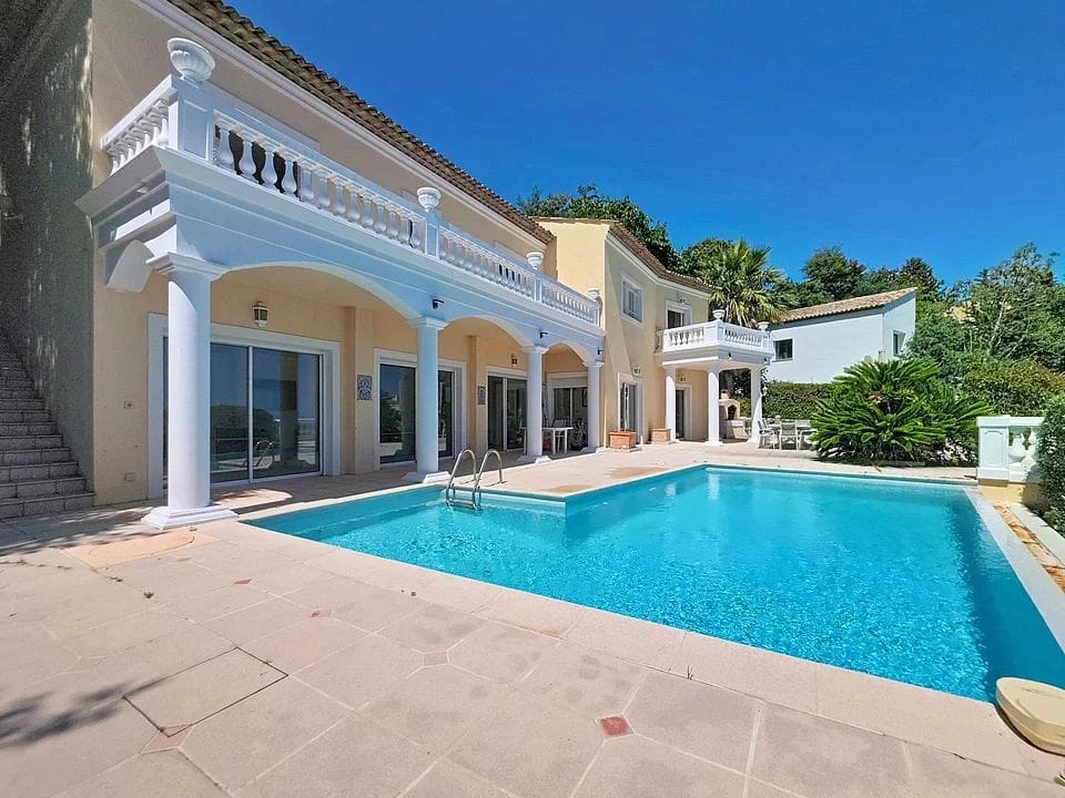 MAGNIFIQUE VILLA DE CARACTERE SUR LES HAUTEURS DE MANDELIEU -  VUE MER PANORAMIQUE