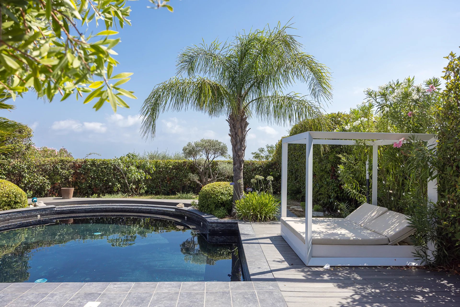Close to Nice - Gated domain and panoramic sea views