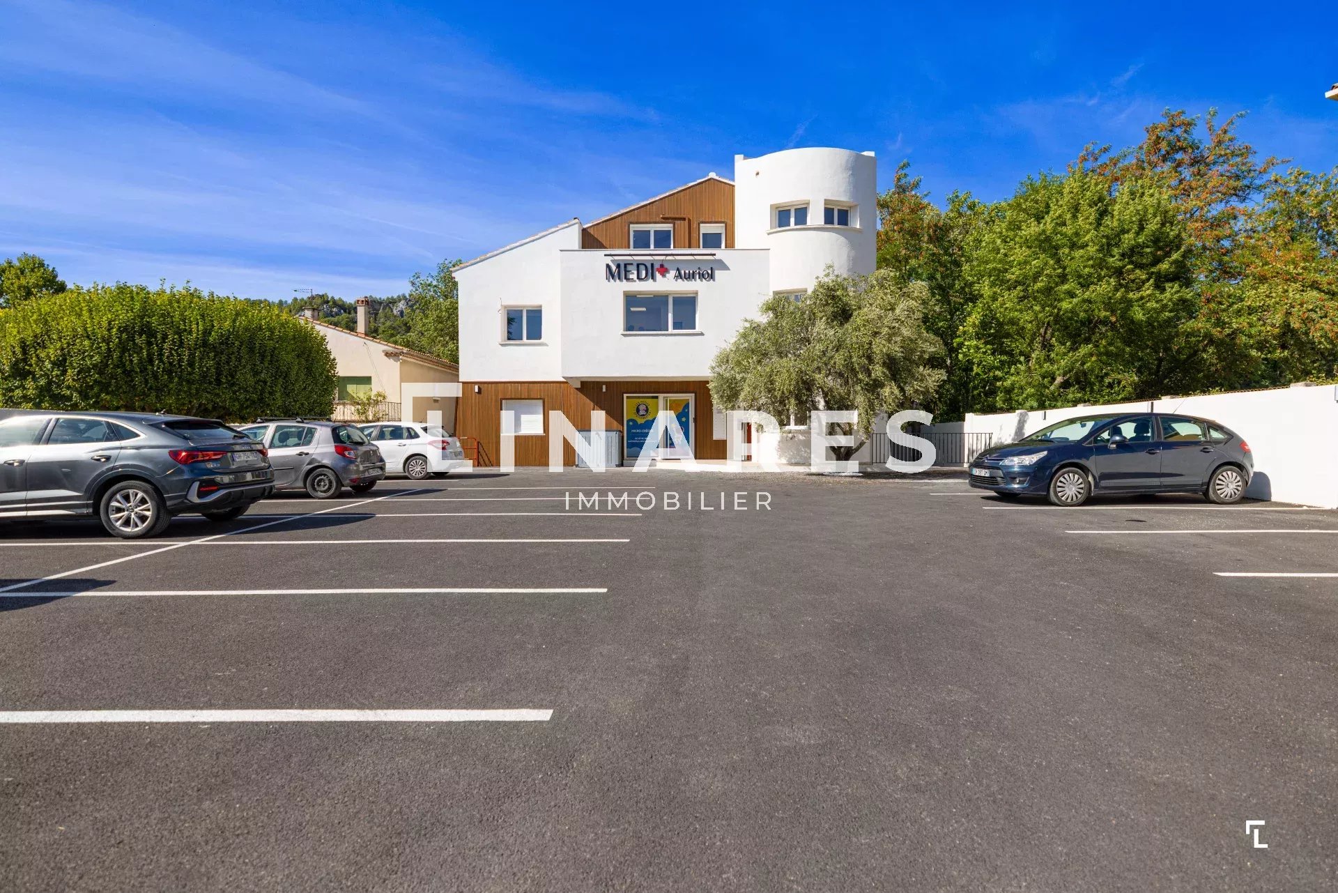 LE CENTRE MEDICAL D'AURIOL - Local Médical et Para médical + Parking - 13390