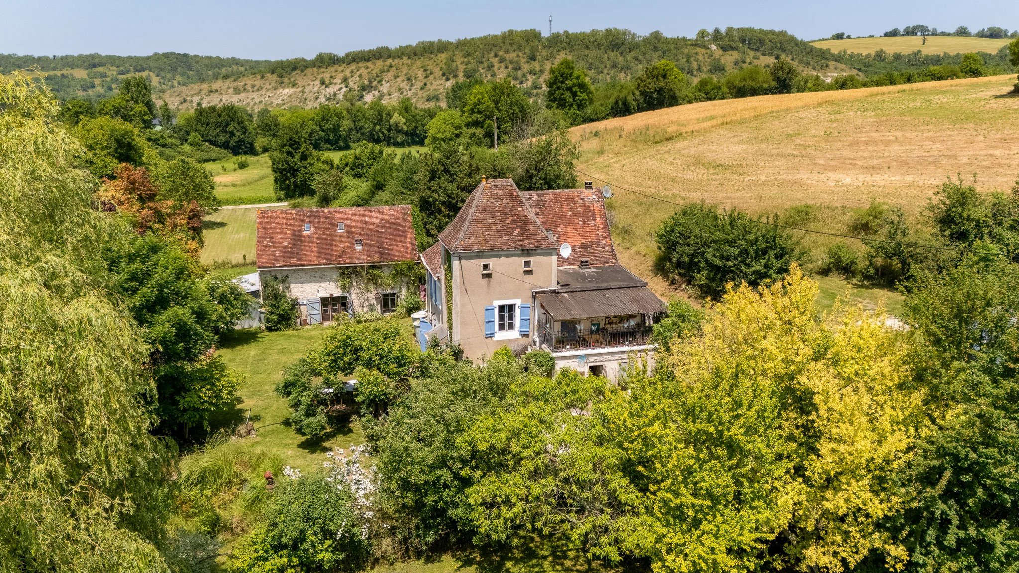 Charming traditional house with 4 hectares of land