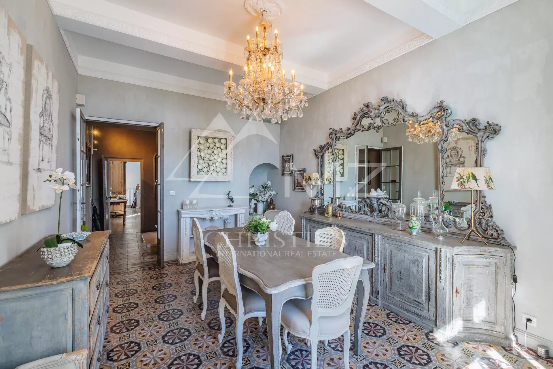 7 Bedroom Villa/Townhouse's Image 3