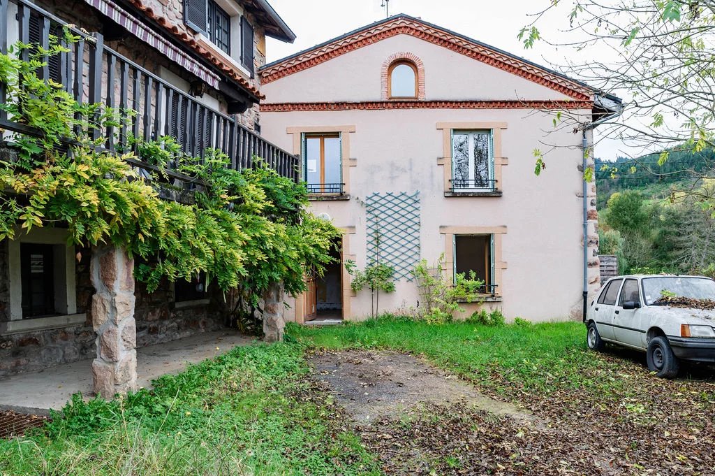 La berge - Maison avec jardin en bord de ruisseau - Bourg de Lamure - 3/4 chambres - 173 000 €