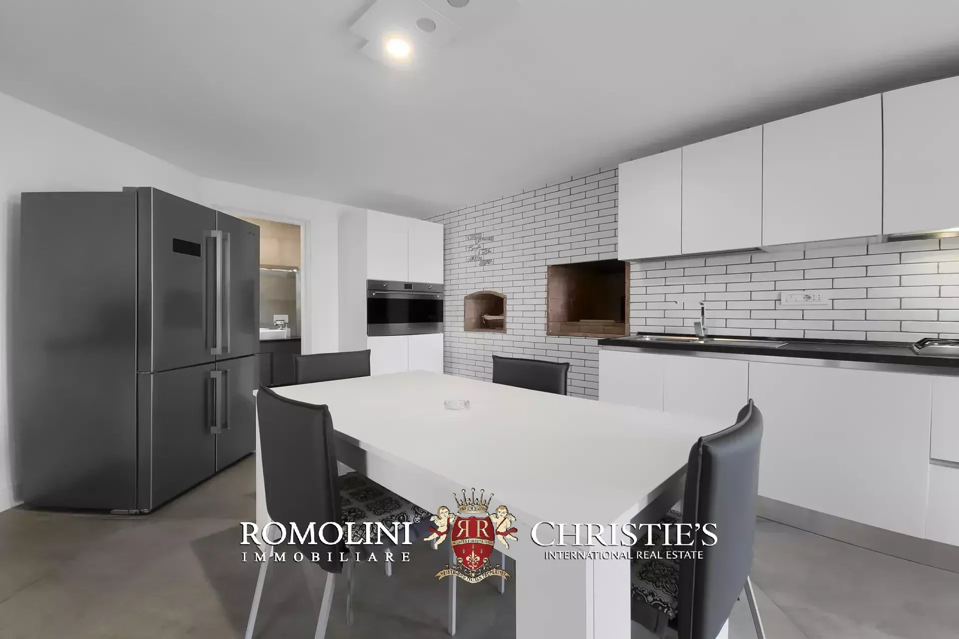5 Bedroom Villa/Townhouse's Image 10