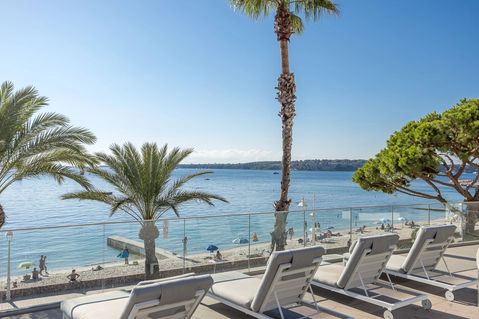 Cannes Palm Beach — Exceptional 462 sqm seafront triplex with terraces and garden