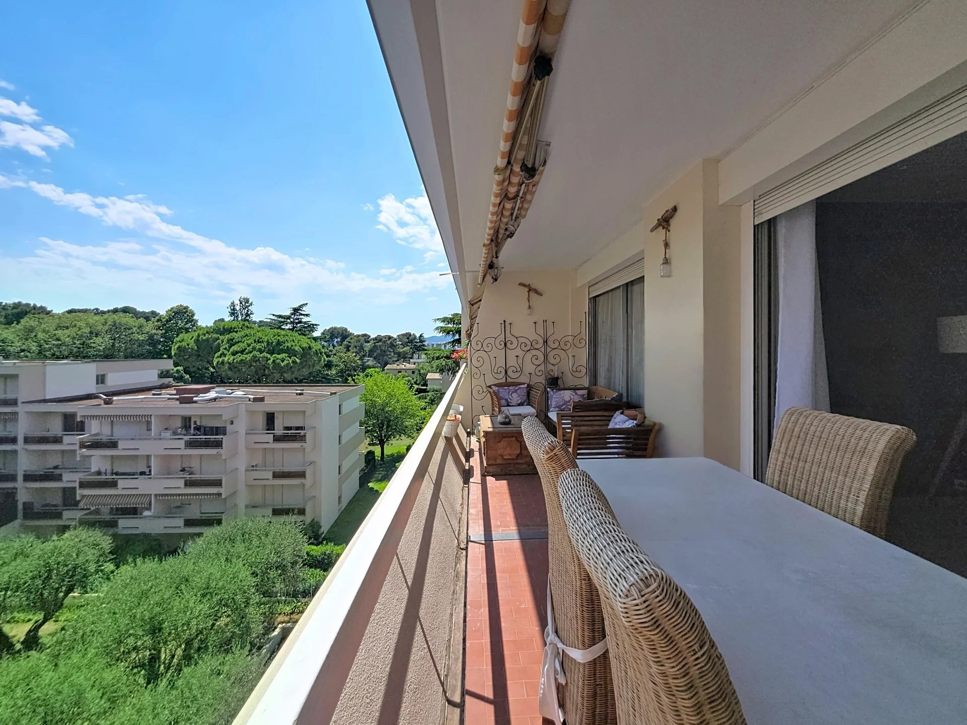 NOUVEAUTE LE CANNET COLOMBIER : 3P EN AVANT DERNIER ETAGE