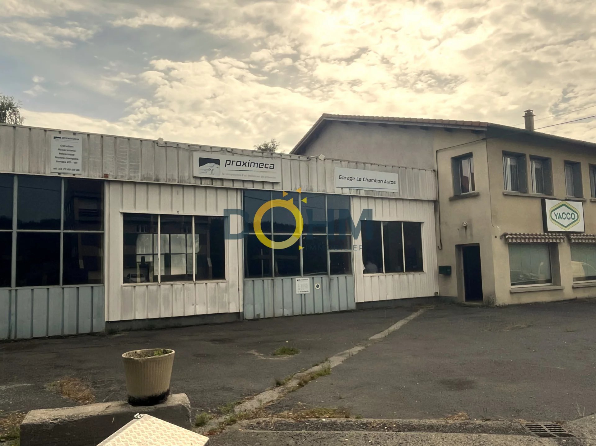 LOCAL D'ACTIVITÉ 400m2 avec parking et terrain