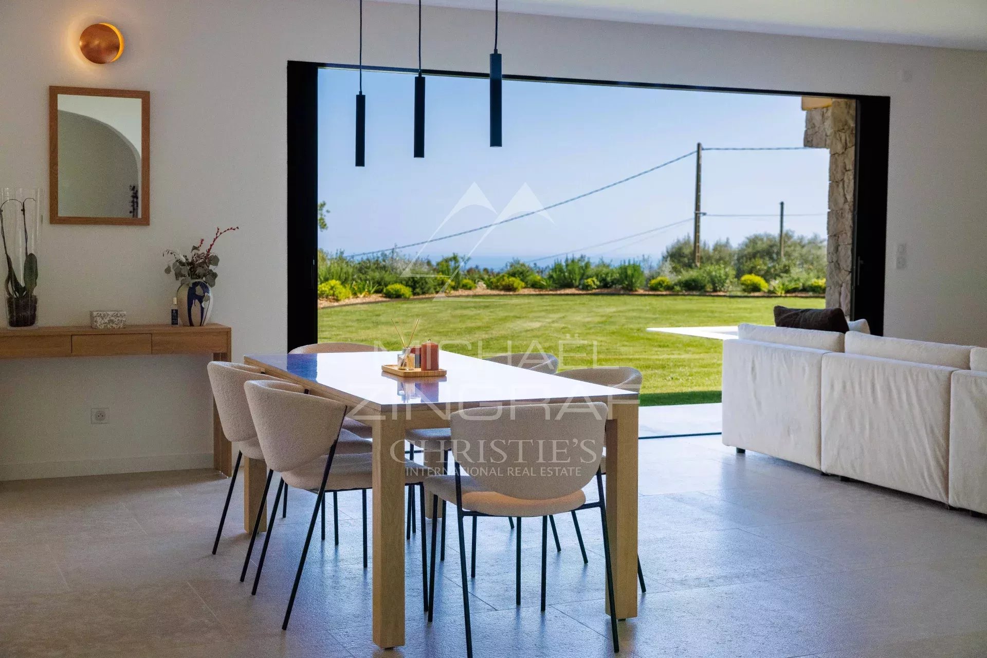 4 Bedroom Villa/Townhouse's Image 5