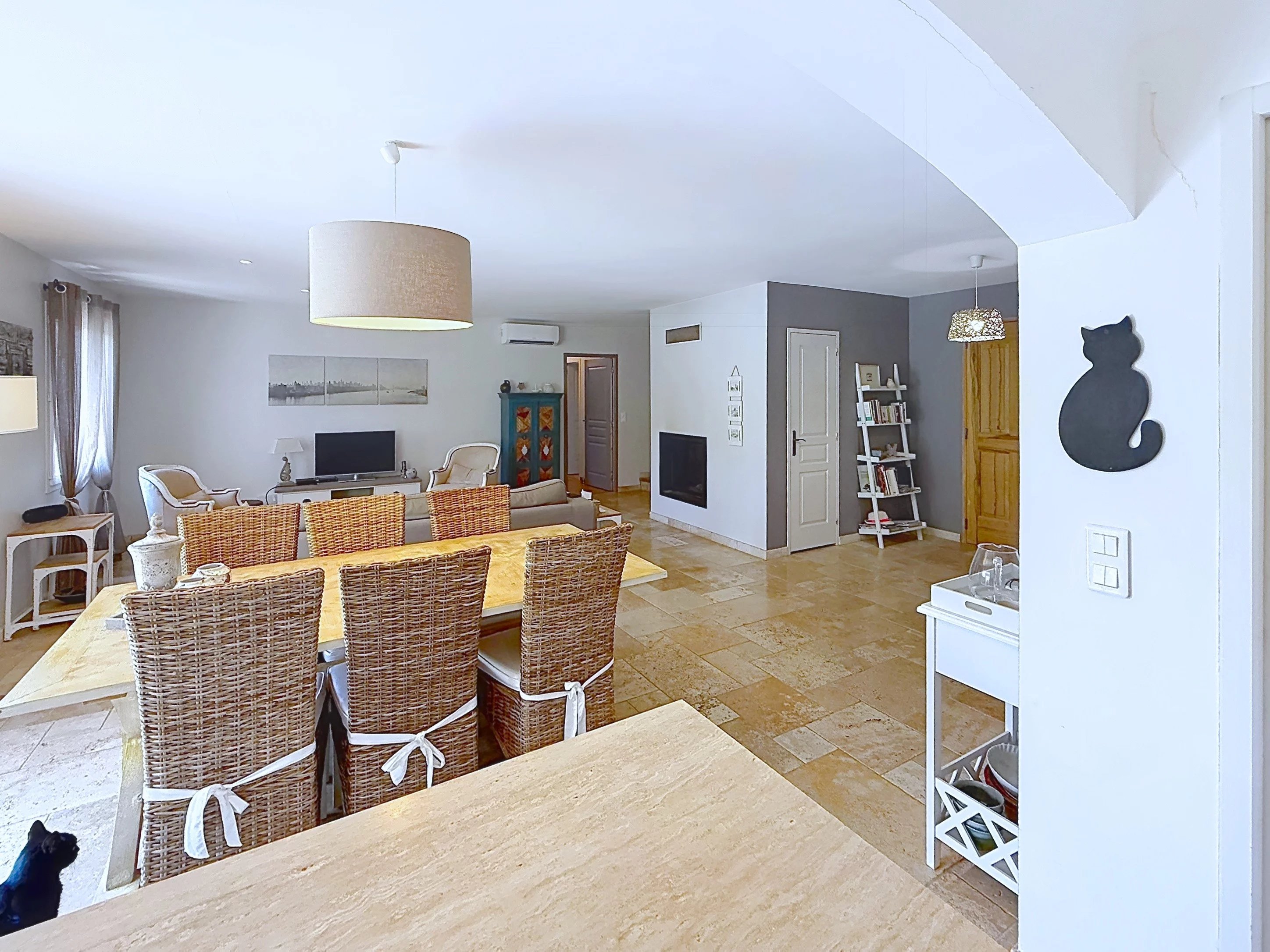 Elegant 4-Bedroom Villa with Pool in Carcès, France