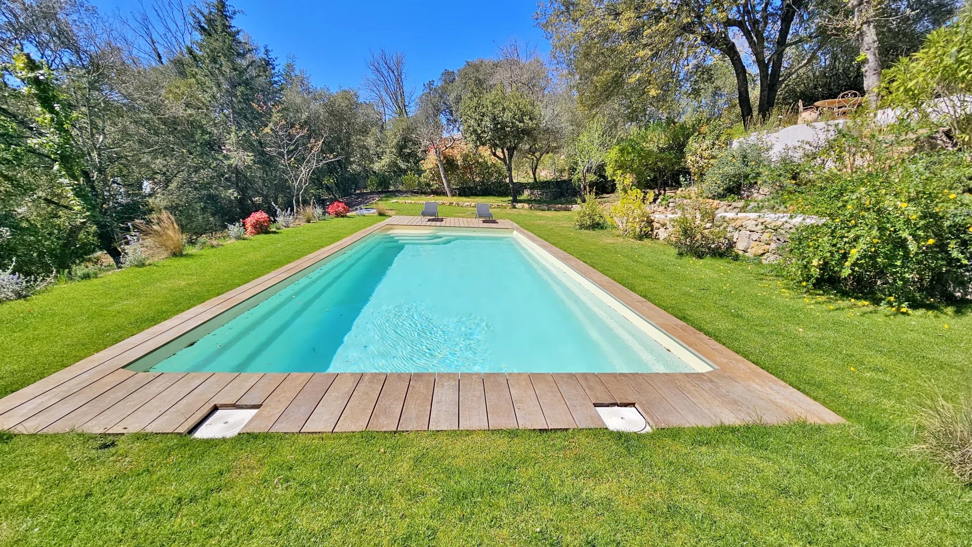 ROQUEFORT LES PINS VILLA RENOVEE