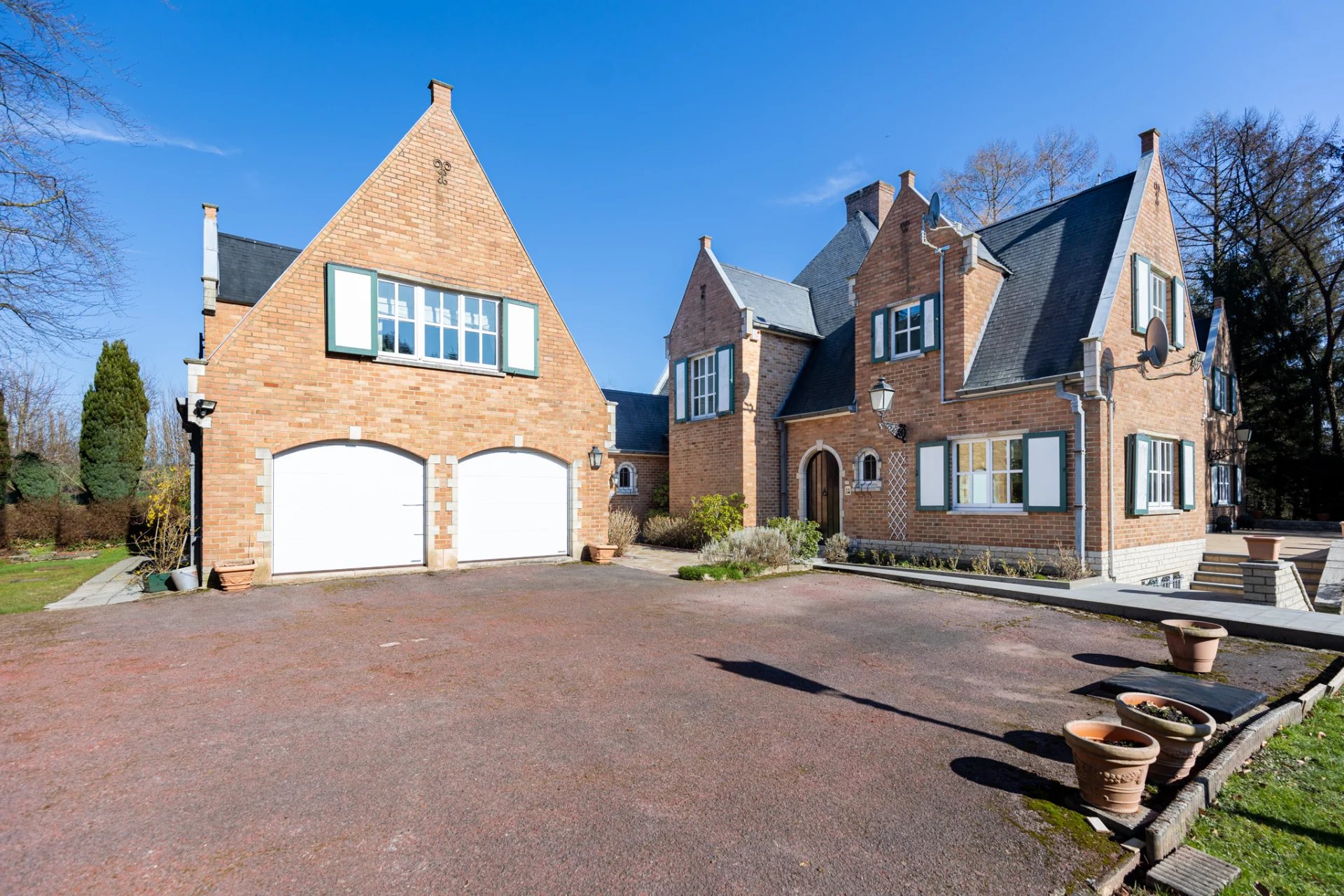 OPTION – Somptueuse villa dans l&rsquo;agréable quartier du Faubourg