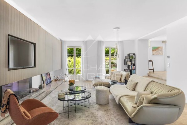 Historic 18th-Century Stone Bastide for Sale in Valbonne | Villa Legacy — photo 2
