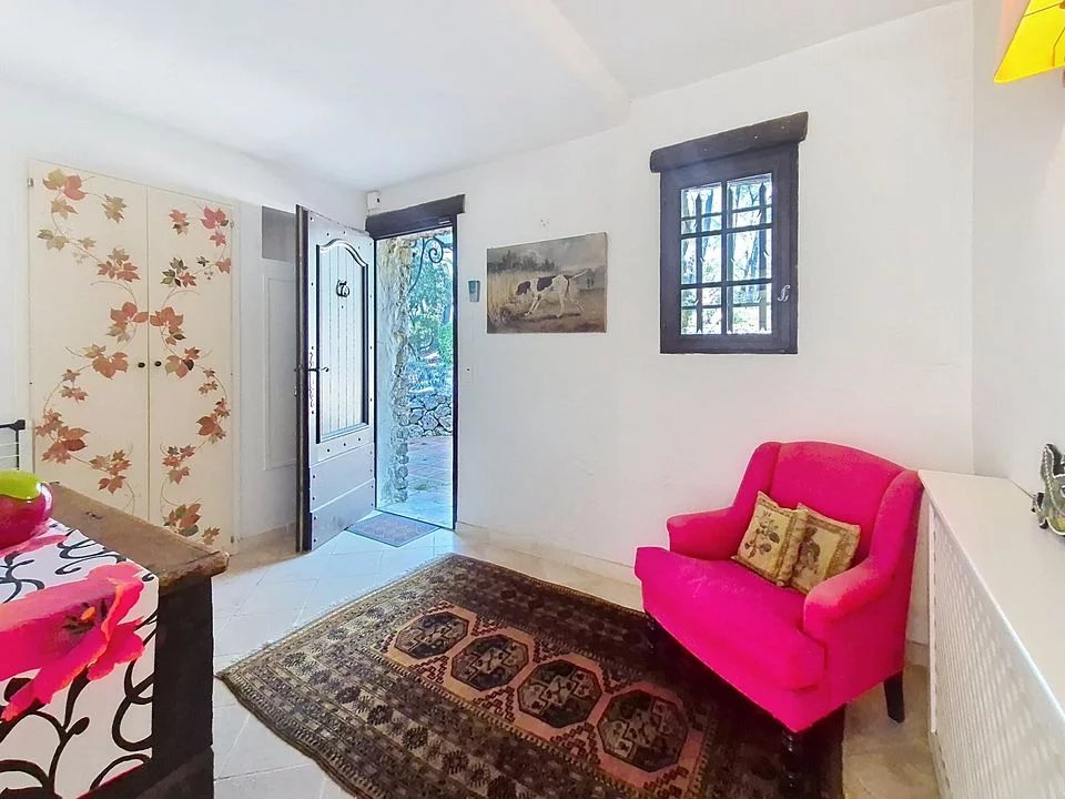 BEAUTIFUL STONE PROPERTY WITH  POOL