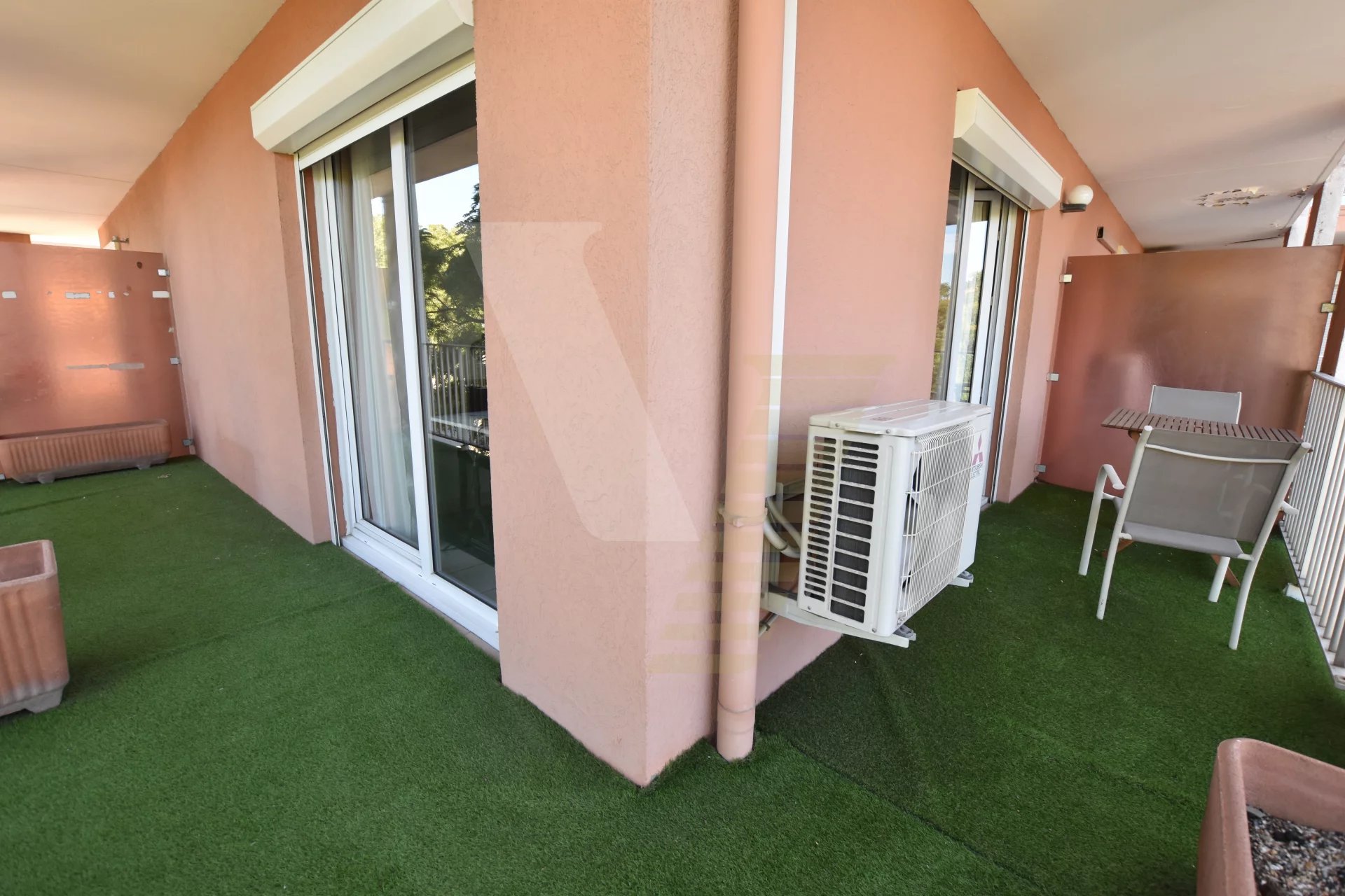 T1 avec terrasse et climatisation - Photo 4