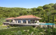 Grimaud - Exceptional Villa “Les Canebiers” with Panoramic Sea View over the Gulf of Saint-Tropez — photo 2 of 5