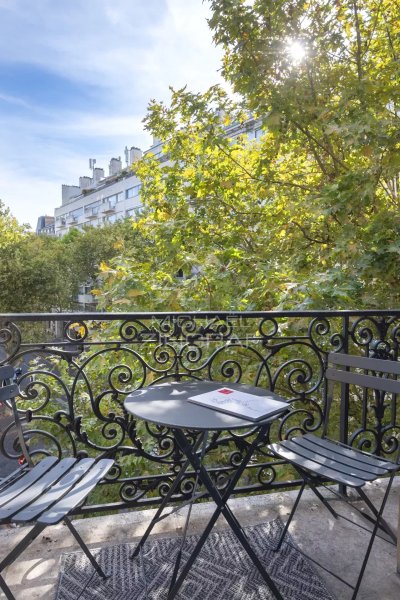 Luxury 5-Bedroom Family Apartment for Sale in Paris 16th Arr. — photo 2