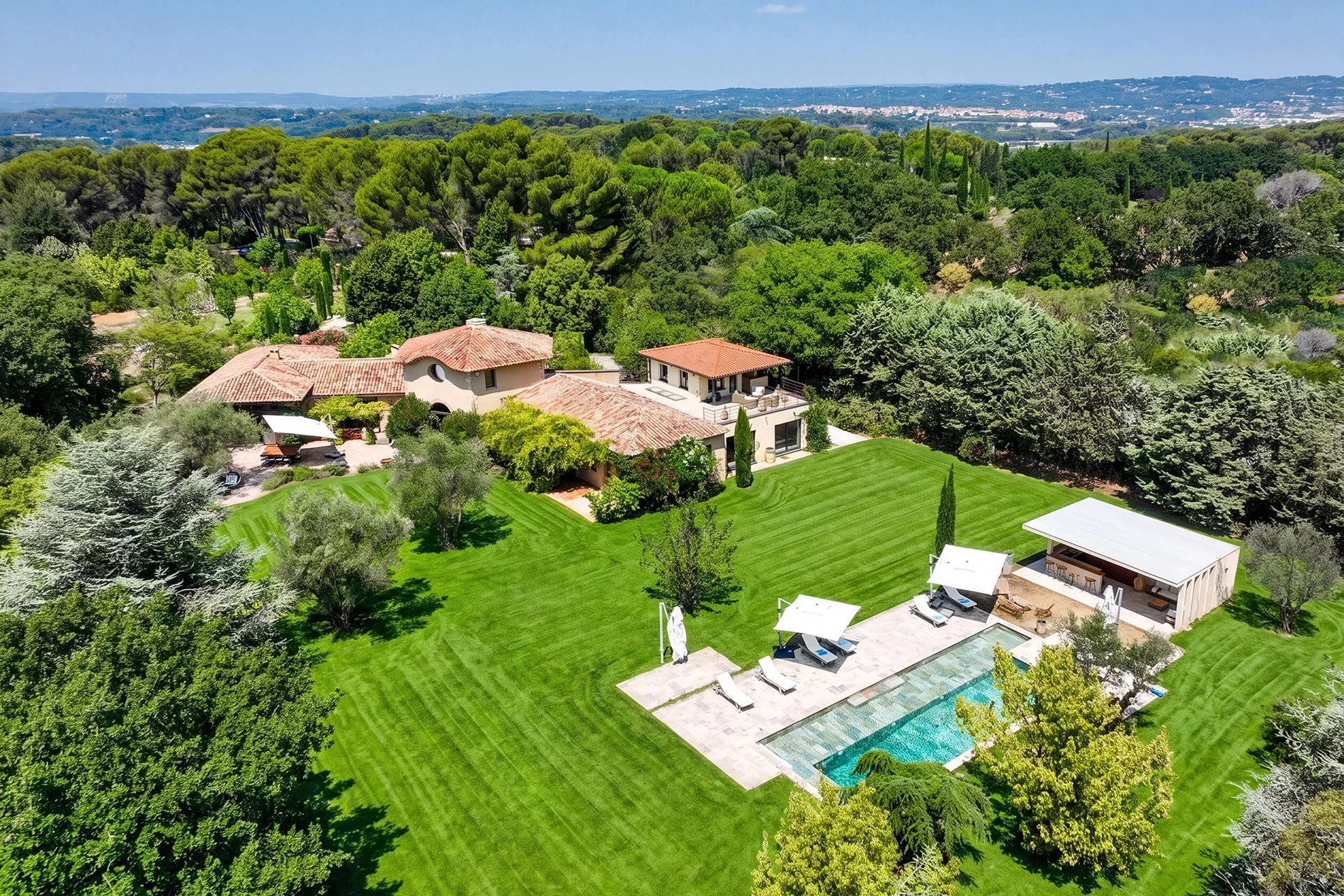 À quelques minutes du cœur d'Aix-en-Provence – Propriété d'exception de 12 pièces de 650 m² sur 1,2 hectares