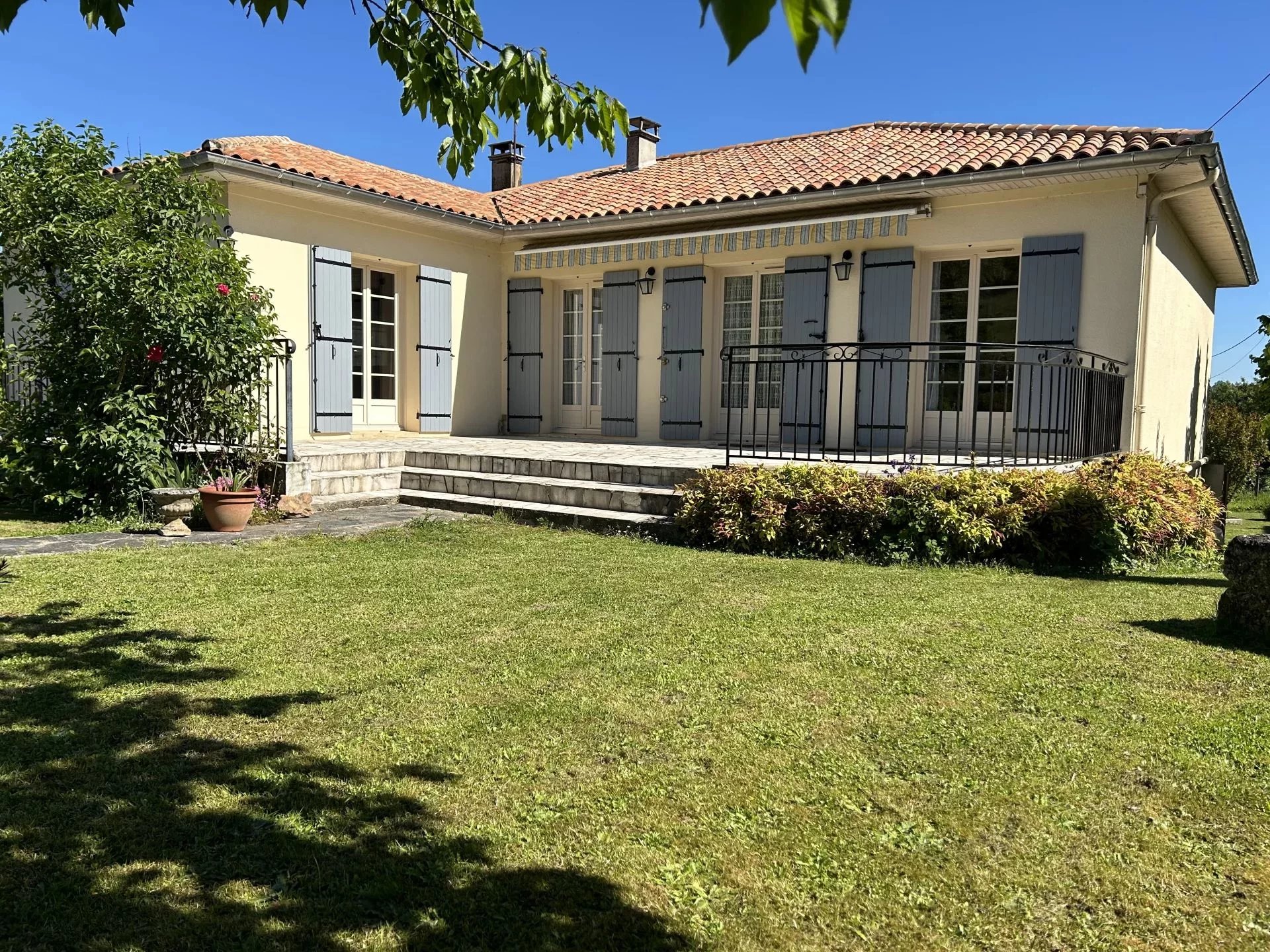 Situation idéale pour cette maison de 3 chambres à pied