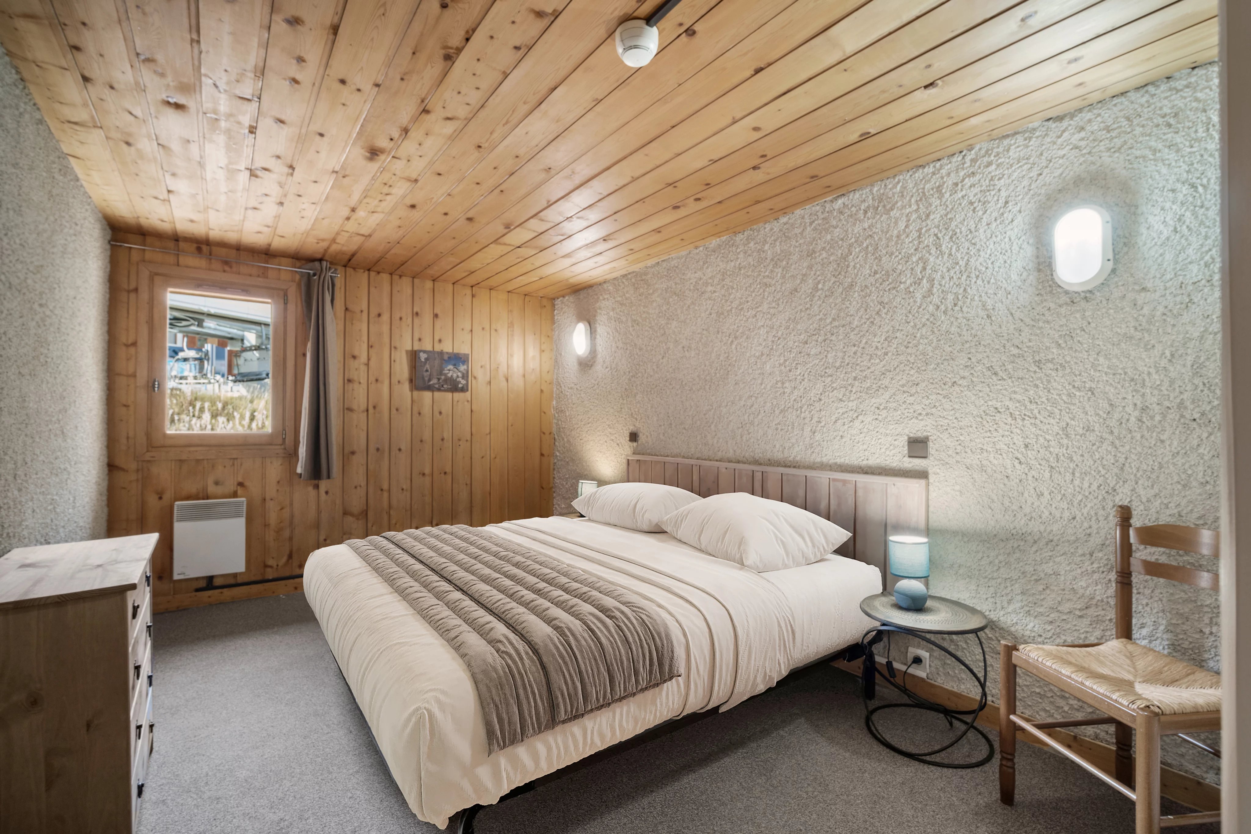 Prestigious Chalet – 13 Bedrooms – Ski-In/Ski-Out – 412 m²