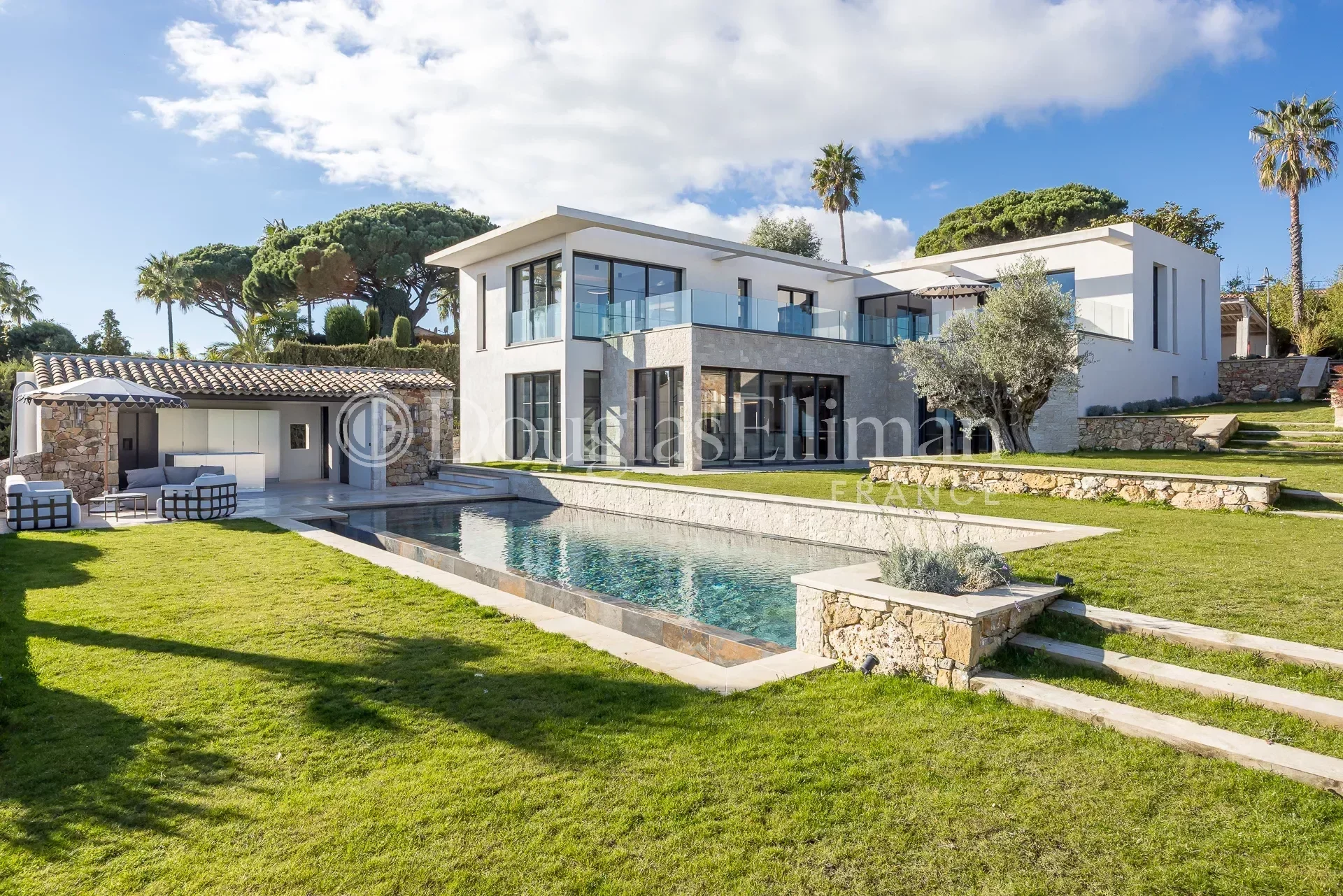 SUPER CANNES – Villa contemporaine avec vue mer panoramique - Image nᵒ3